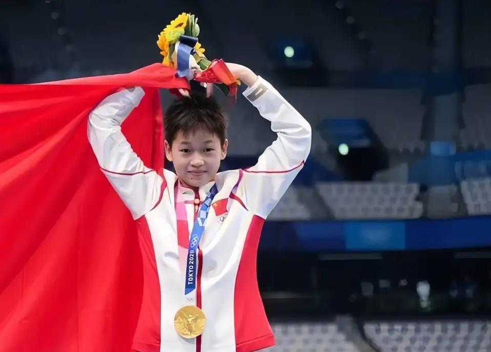 多强, 参加公益活 多强, 参加公益活