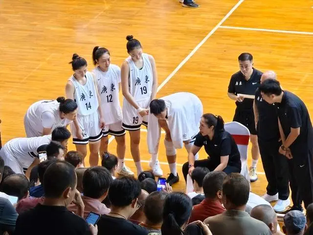 杨氏姐妹再, 了两大核心